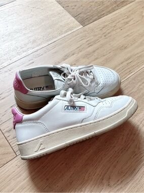 Autry Medalist Low Sneakers in White and Pink Leather